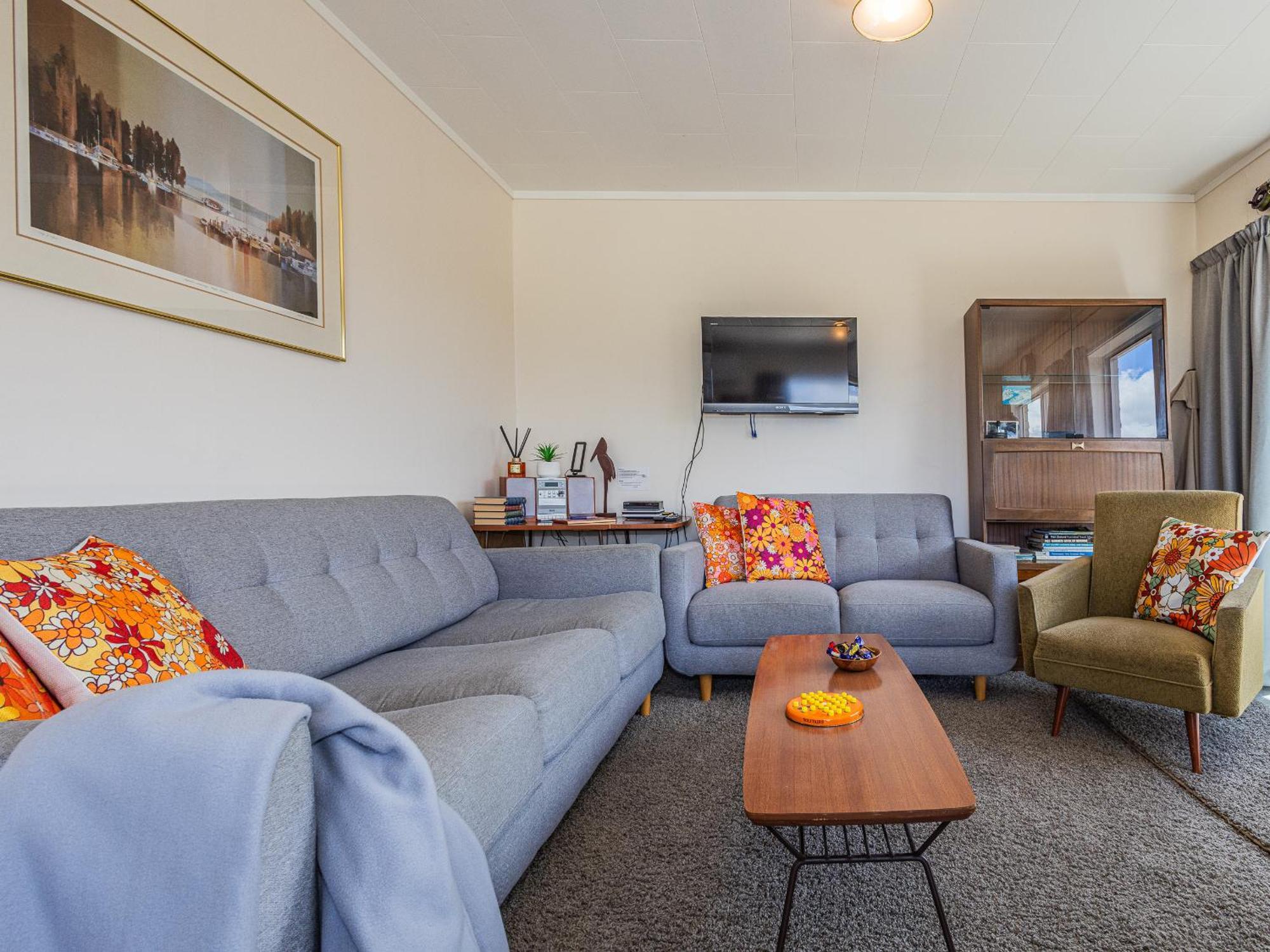 Central Riverside Retreat - Taupo Holiday Home Exterior photo